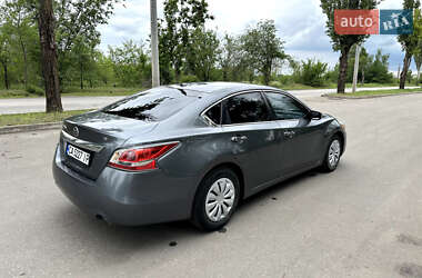 Седан Nissan Altima 2015 в 