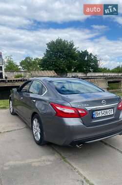 Седан Nissan Altima 2016 в 