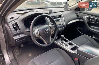 Седан Nissan Altima 2015 в 
