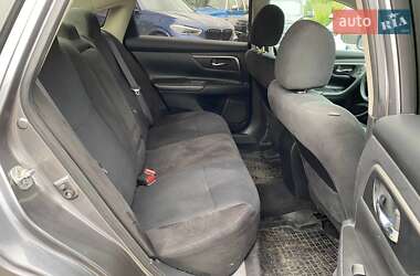 Седан Nissan Altima 2015 в 