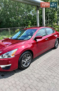 Седан Nissan Altima 2013 в Львове