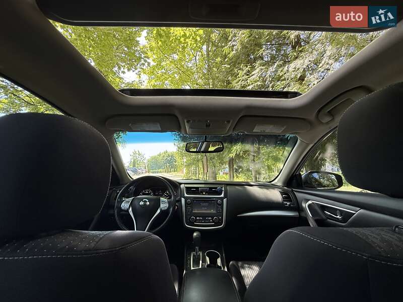 Седан Nissan Altima 2016 в Дрогобичі