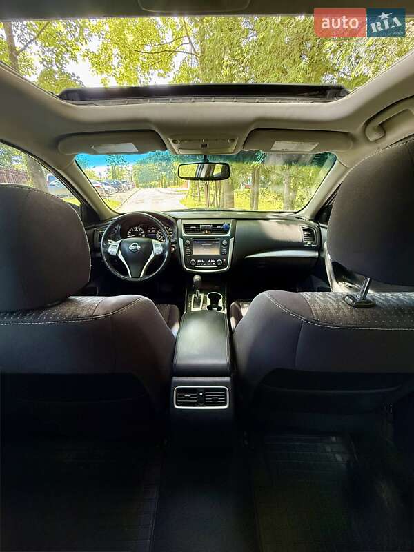Седан Nissan Altima 2016 в Дрогобичі
