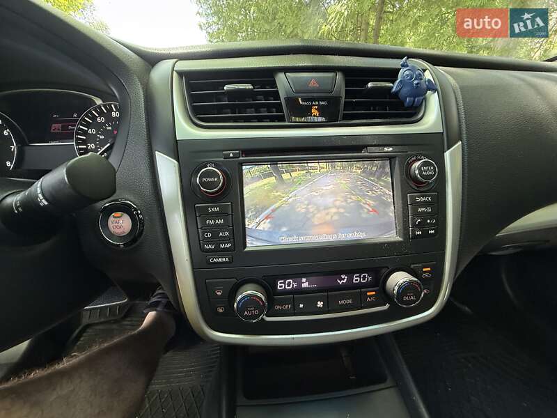 Седан Nissan Altima 2016 в Дрогобичі