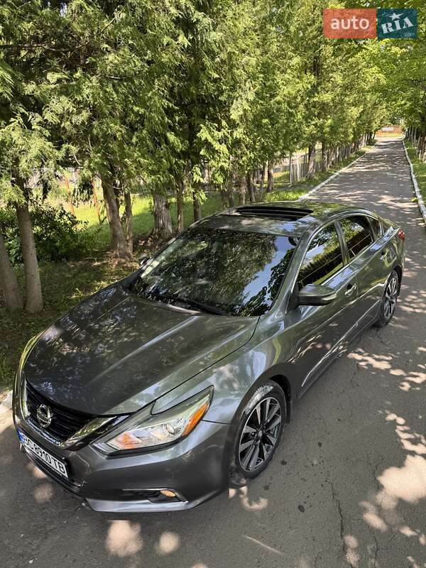 Седан Nissan Altima 2016 в Дрогобичі