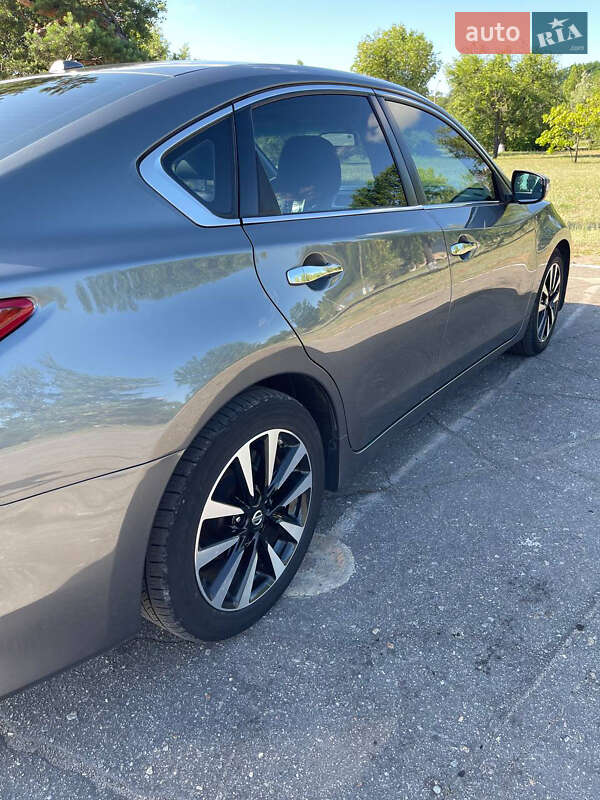 Седан Nissan Altima 2017 в Кам'янському