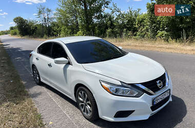 Седан Nissan Altima 2016 в Балті