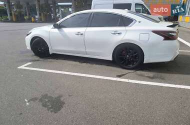 Седан Nissan Altima 2018 в Киеве