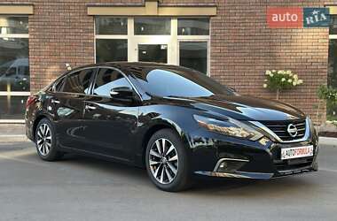 Седан Nissan Altima 2017 в Киеве