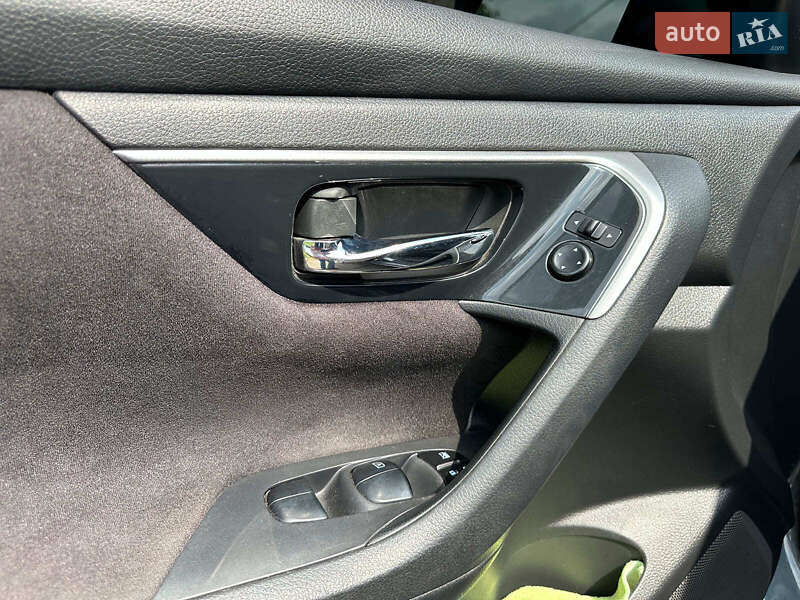 Седан Nissan Altima 2013 в Вінниці