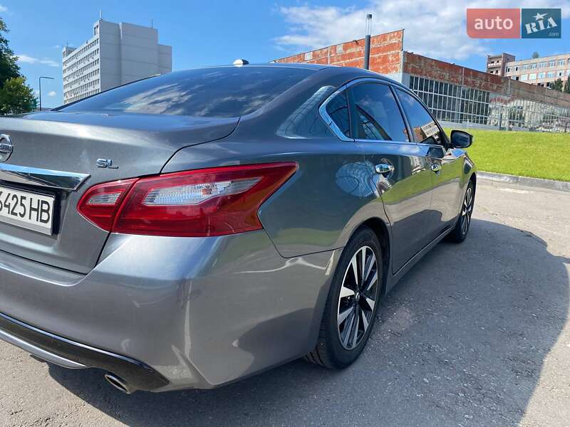 Седан Nissan Altima 2018 в Киеве