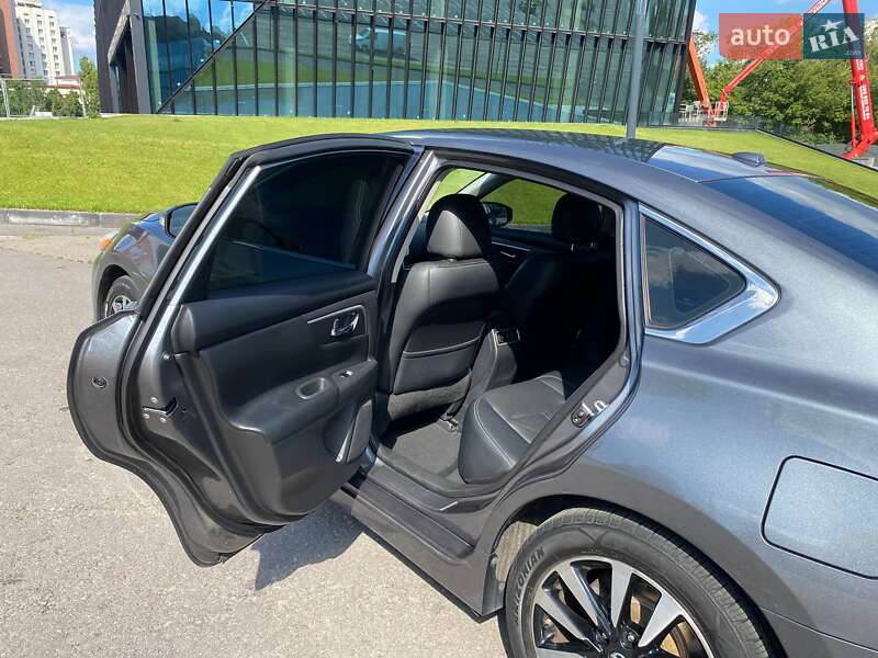 Седан Nissan Altima 2018 в Киеве