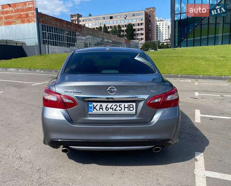 Седан Nissan Altima 2018 в Киеве