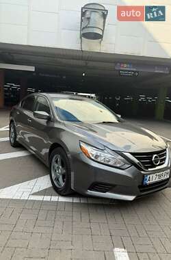 Седан Nissan Altima 2018 в Киеве