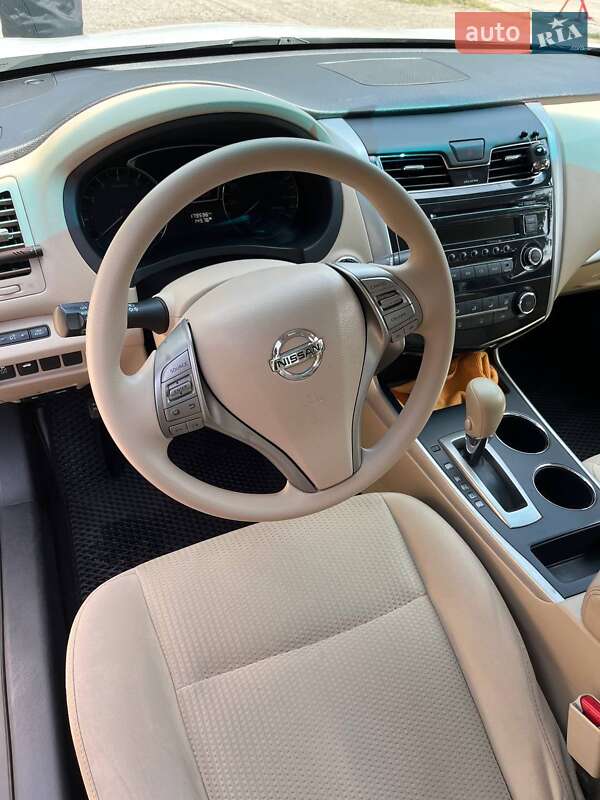 Седан Nissan Altima 2015 в Кропивницькому