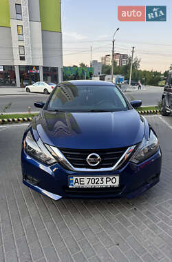 Седан Nissan Altima 2016 в Днепре