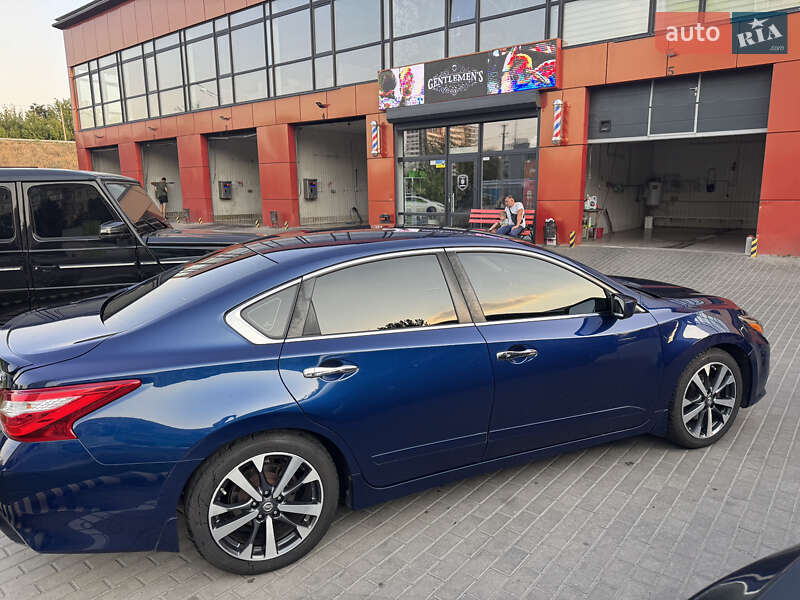 Седан Nissan Altima 2016 в Днепре