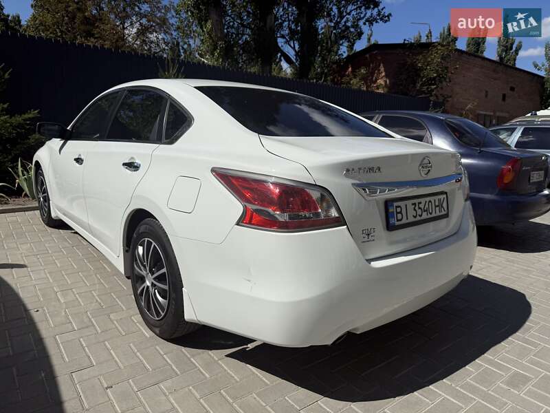 Седан Nissan Altima 2015 в Кропивницькому