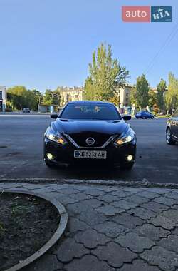 Седан Nissan Altima 2017 в Нікополі