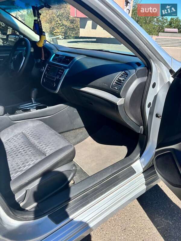 Седан Nissan Altima 2016 в Кривому Розі