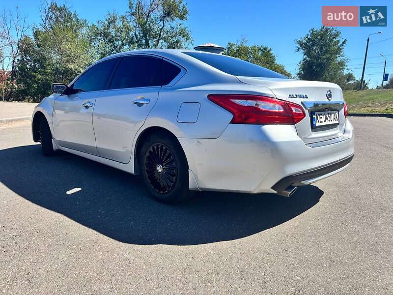 Седан Nissan Altima 2016 в Кривому Розі