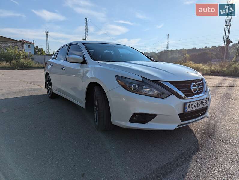 Седан Nissan Altima 2017 в Харкові
