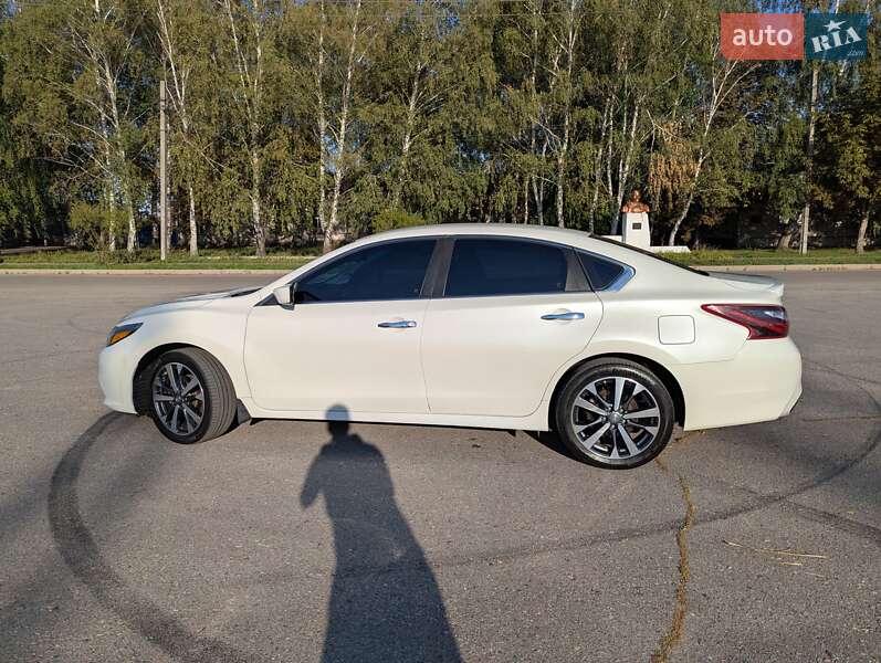 Седан Nissan Altima 2017 в Харкові