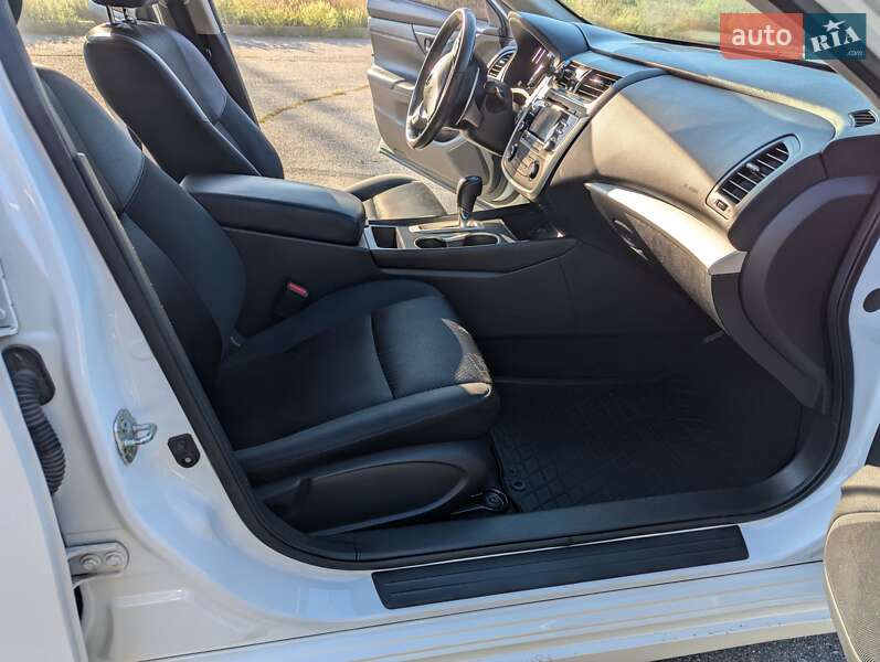 Седан Nissan Altima 2017 в Харкові