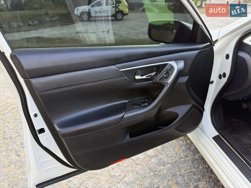 Седан Nissan Altima 2015 в Киеве