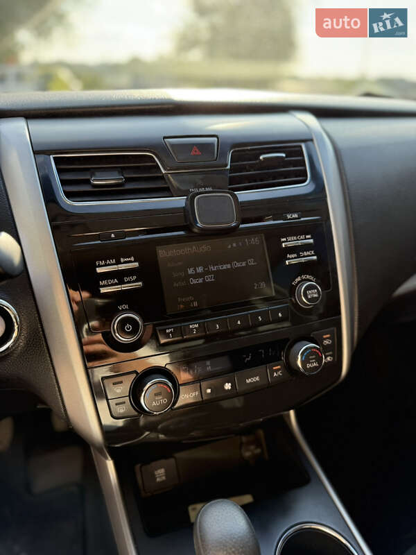 Седан Nissan Altima 2015 в Киеве