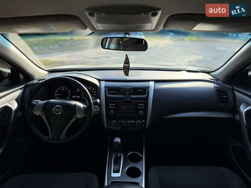 Седан Nissan Altima 2015 в Киеве