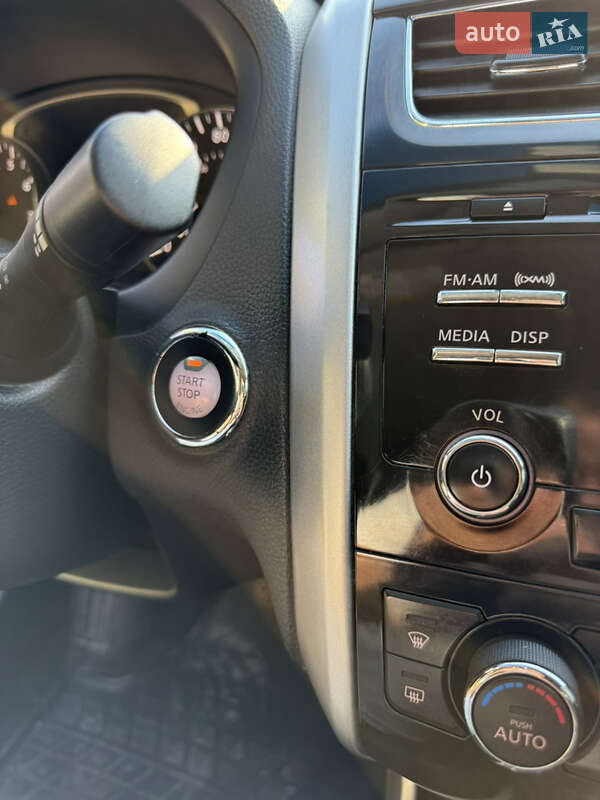 Седан Nissan Altima 2015 в Киеве