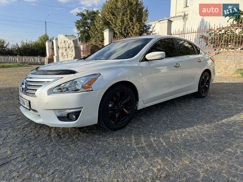 Седан Nissan Altima 2015 в Киеве