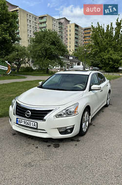 Седан Nissan Altima 2015 в Запоріжжі