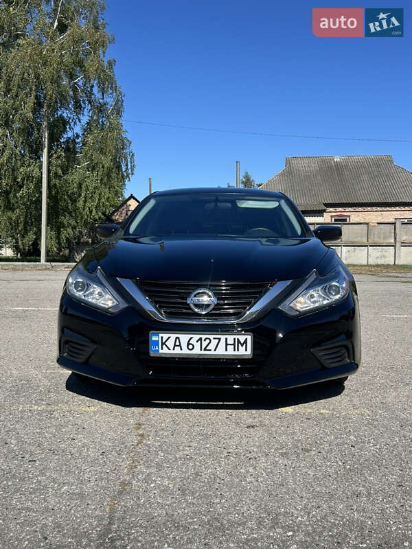 Седан Nissan Altima 2018 в Пирятині