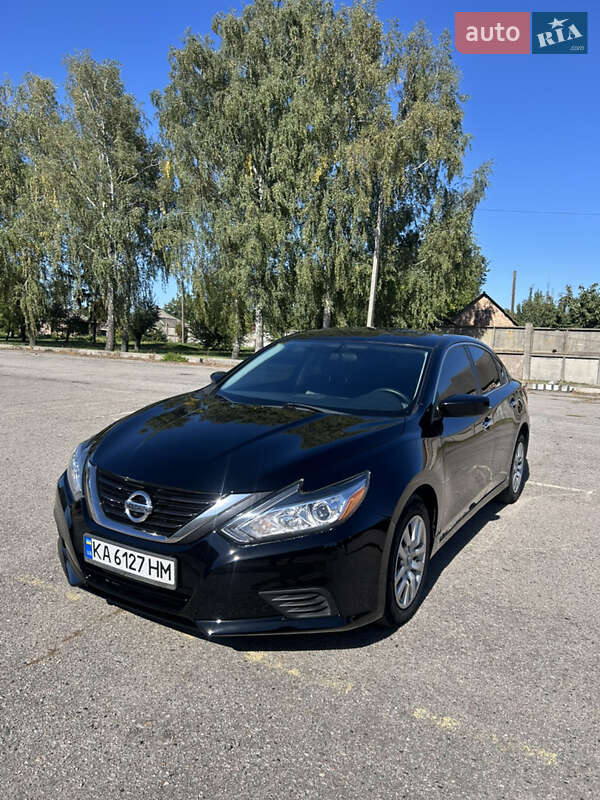 Седан Nissan Altima 2018 в Пирятині