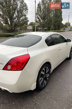 Купе Nissan Altima 2010 в Запоріжжі