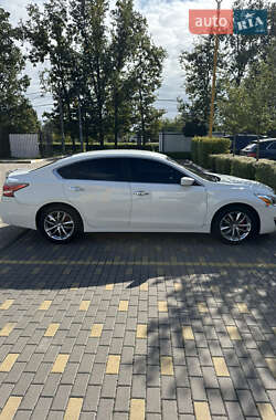 Седан Nissan Altima 2015 в Буче