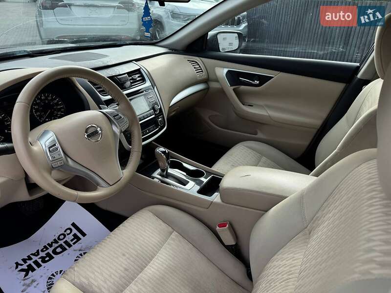 Седан Nissan Altima 2018 в Луцьку