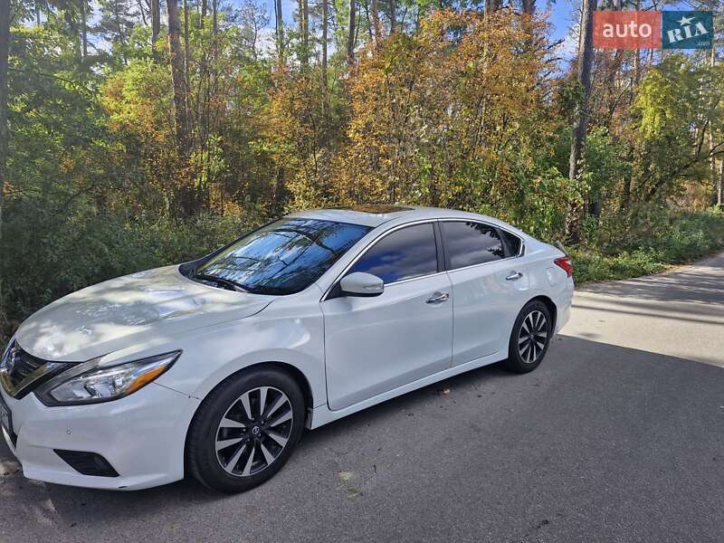 Седан Nissan Altima 2018 в Києві