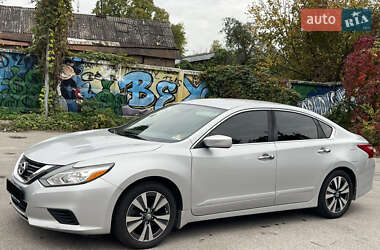Седан Nissan Altima 2016 в 