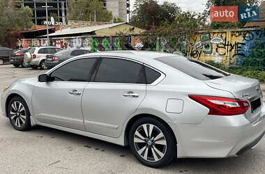 Седан Nissan Altima 2016 в 