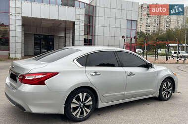 Седан Nissan Altima 2016 в 