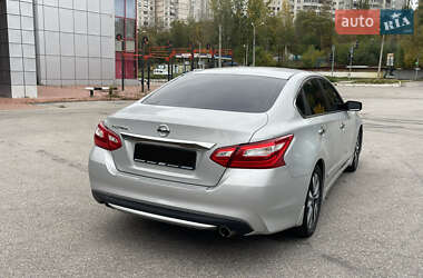 Седан Nissan Altima 2016 в 