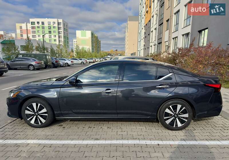 Седан Nissan Altima 2019 в Рівному