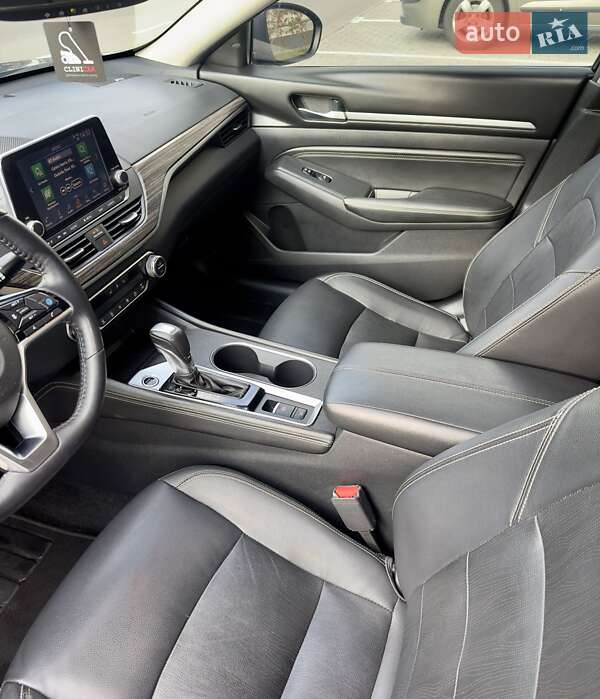 Седан Nissan Altima 2019 в Рівному