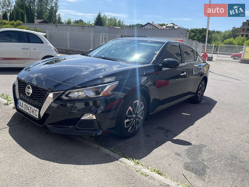 Седан Nissan Altima 2019 в Киеве