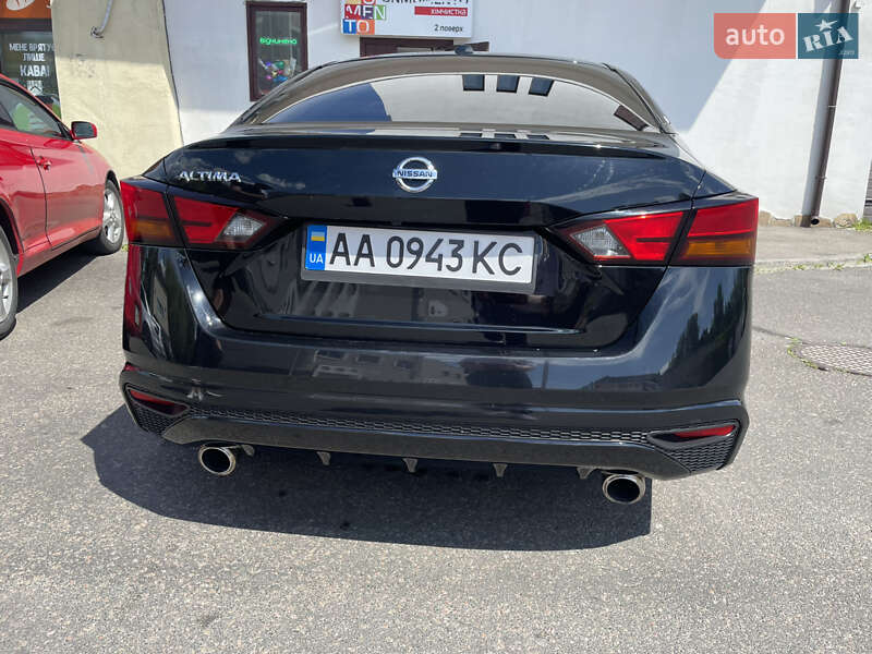 Седан Nissan Altima 2019 в Киеве