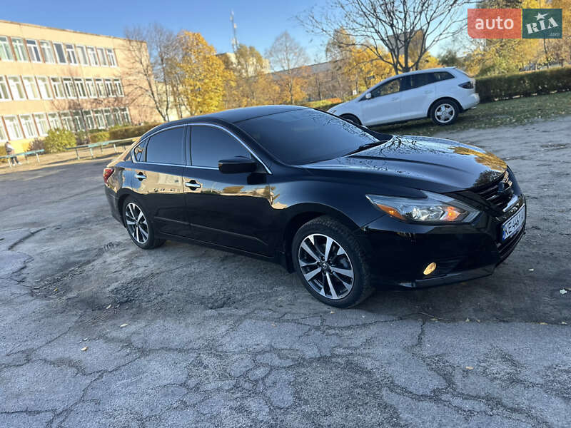 Седан Nissan Altima 2016 в Каменском