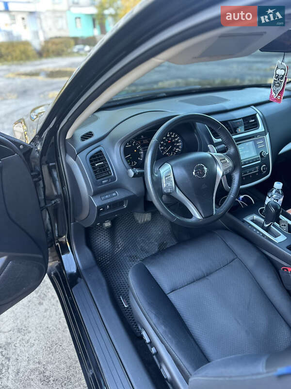 Седан Nissan Altima 2016 в Каменском